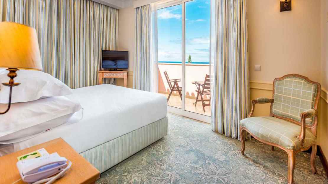  Deluxe with Balcony and Sea View